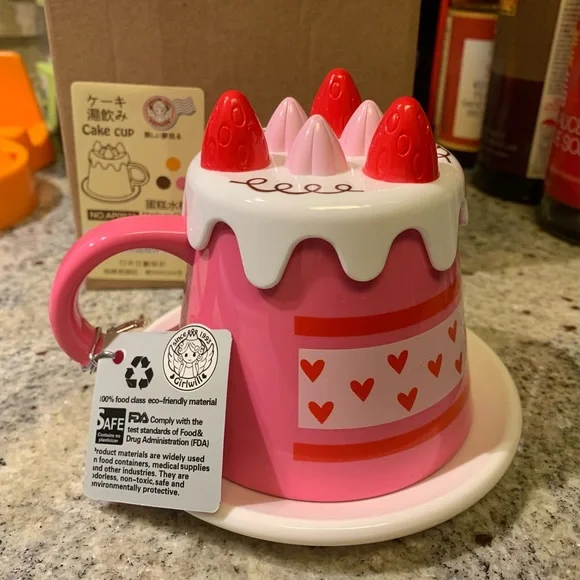 Plastic cute dessert looking cup - Picture 1 of 8